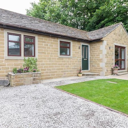 Large 2-Bedroom Bungalow Near Airedale Hospital, Keighley, Convenient Location With Parking Steeton ภายนอก รูปภาพ