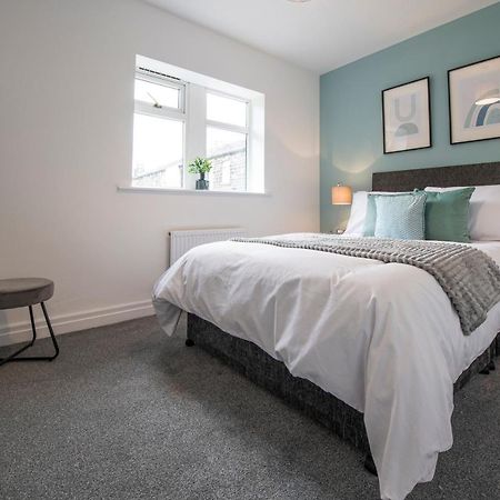 Large 2-Bedroom Bungalow Near Airedale Hospital, Keighley, Convenient Location With Parking Steeton ภายนอก รูปภาพ
